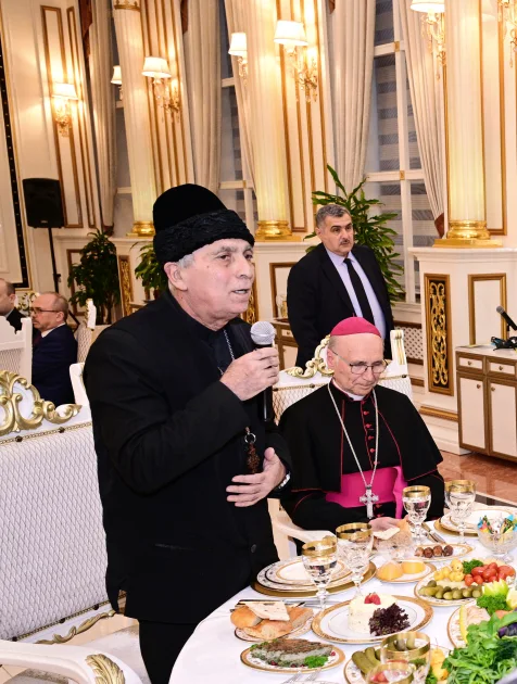 Prezidentin qızları iftar mərasimində - Fotolar