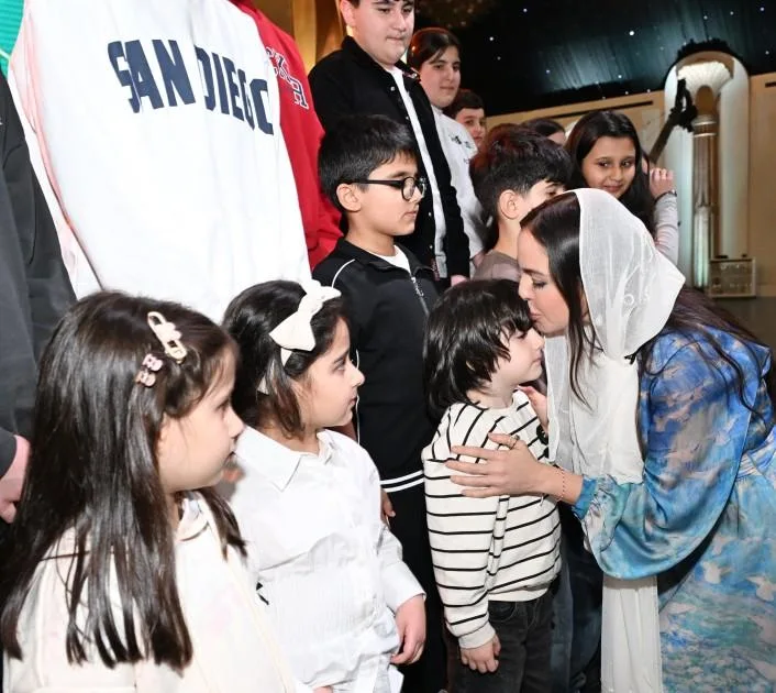 Leyla Əliyeva şəhid anaları ilə iftar süfrəsində - Fotolar