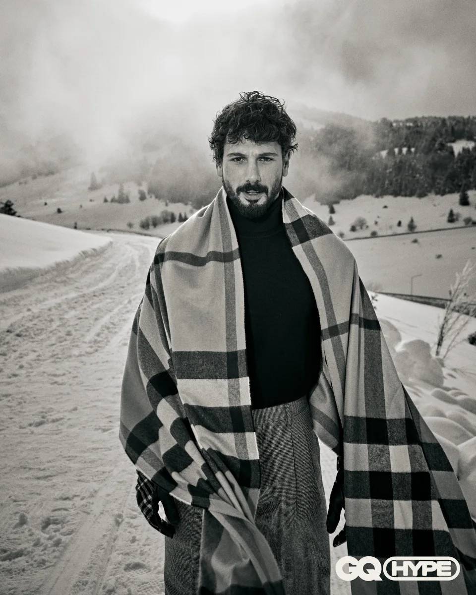 “Yeraltı”nın ulduzundan fotolar...