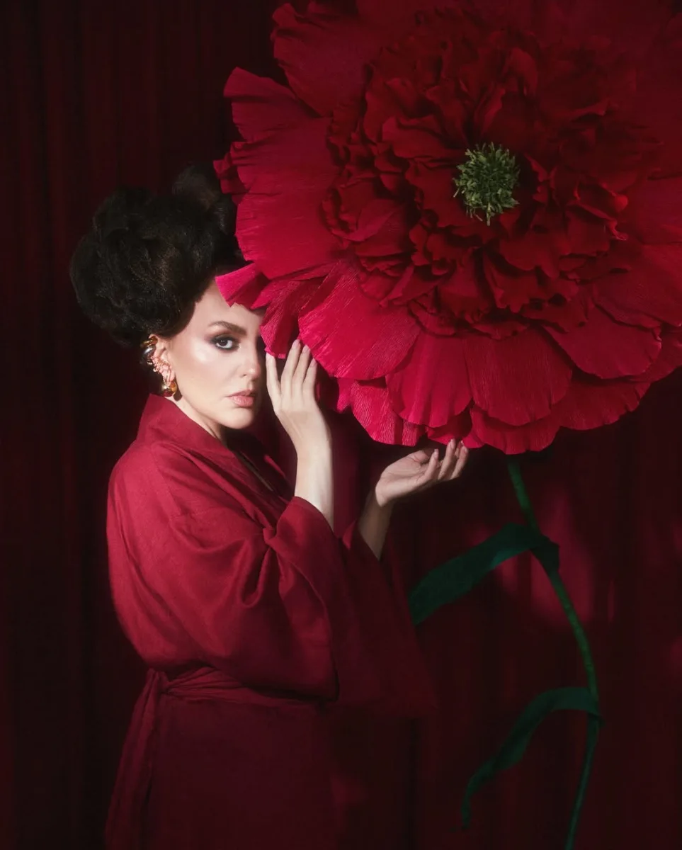 Sevda Ələkbərzadədən çiçəkli fotolar…