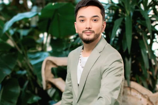 Faiq Ağayev bu hitini yeni versiyada oxudu