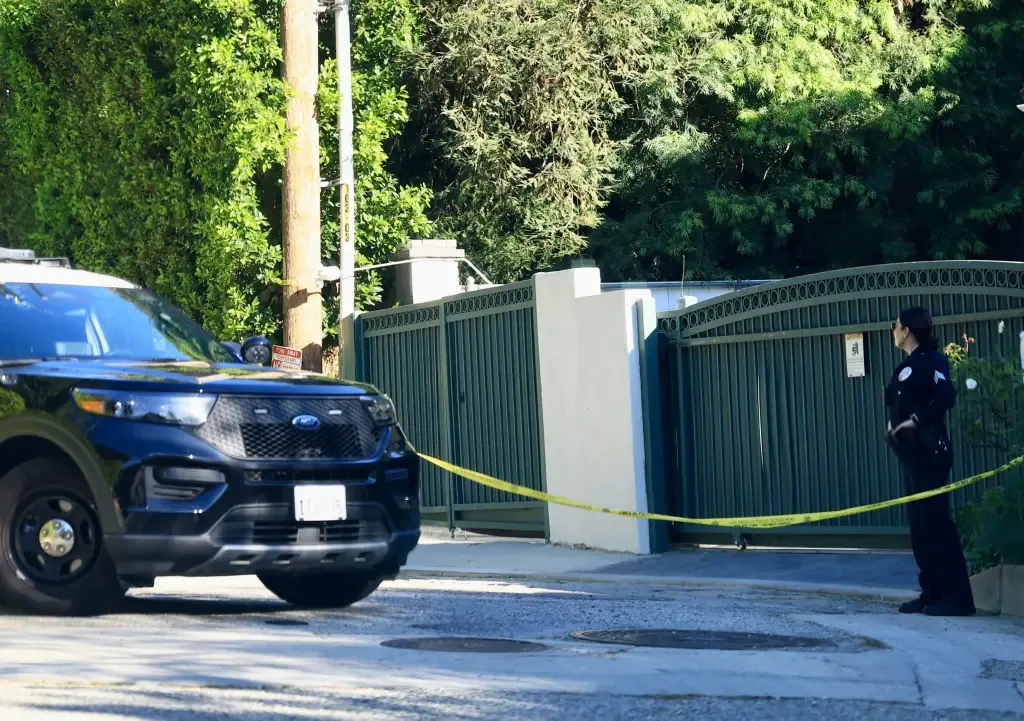 Həmcinsi Rihannanın evini atəşə tutdu