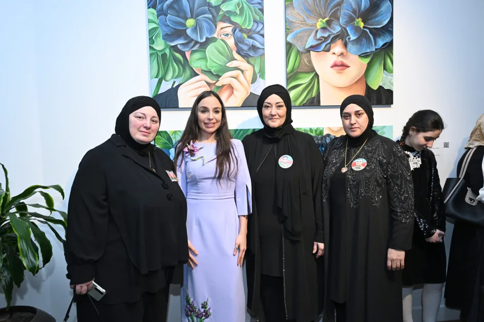 Leyla Əliyeva sərgidə