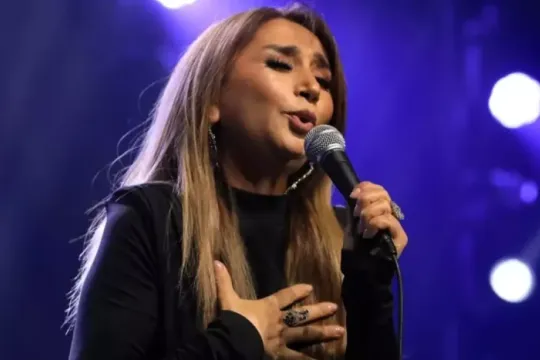 “Əkiz bacım yaslara gedir, mən toylara“