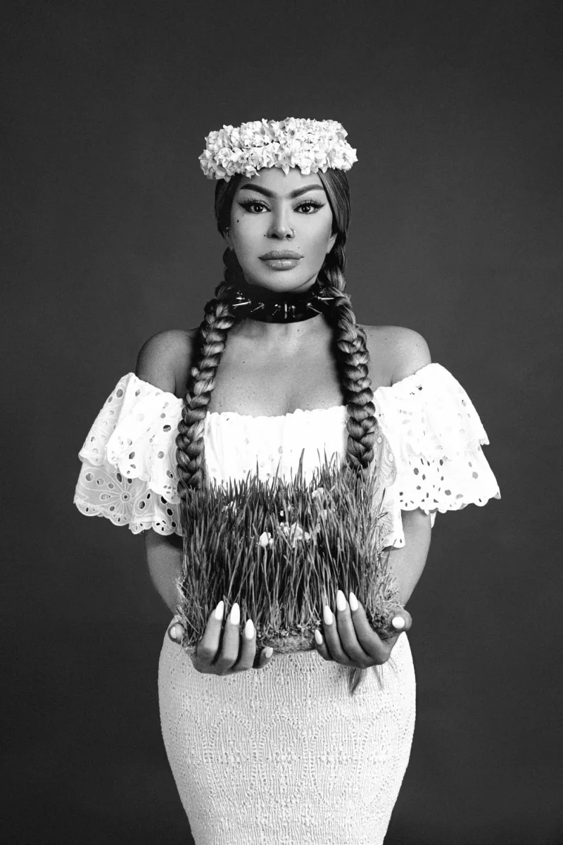 Aygün Kazımova "Nərgiz" jurnalının üz qabığında 