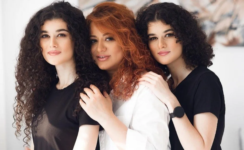 “Qızlarım qadağalar içində böyüyüblər“