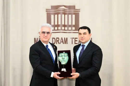  Adil Kərimli Türk dünyasının teatr təmsilçiləri ilə görüşüb  