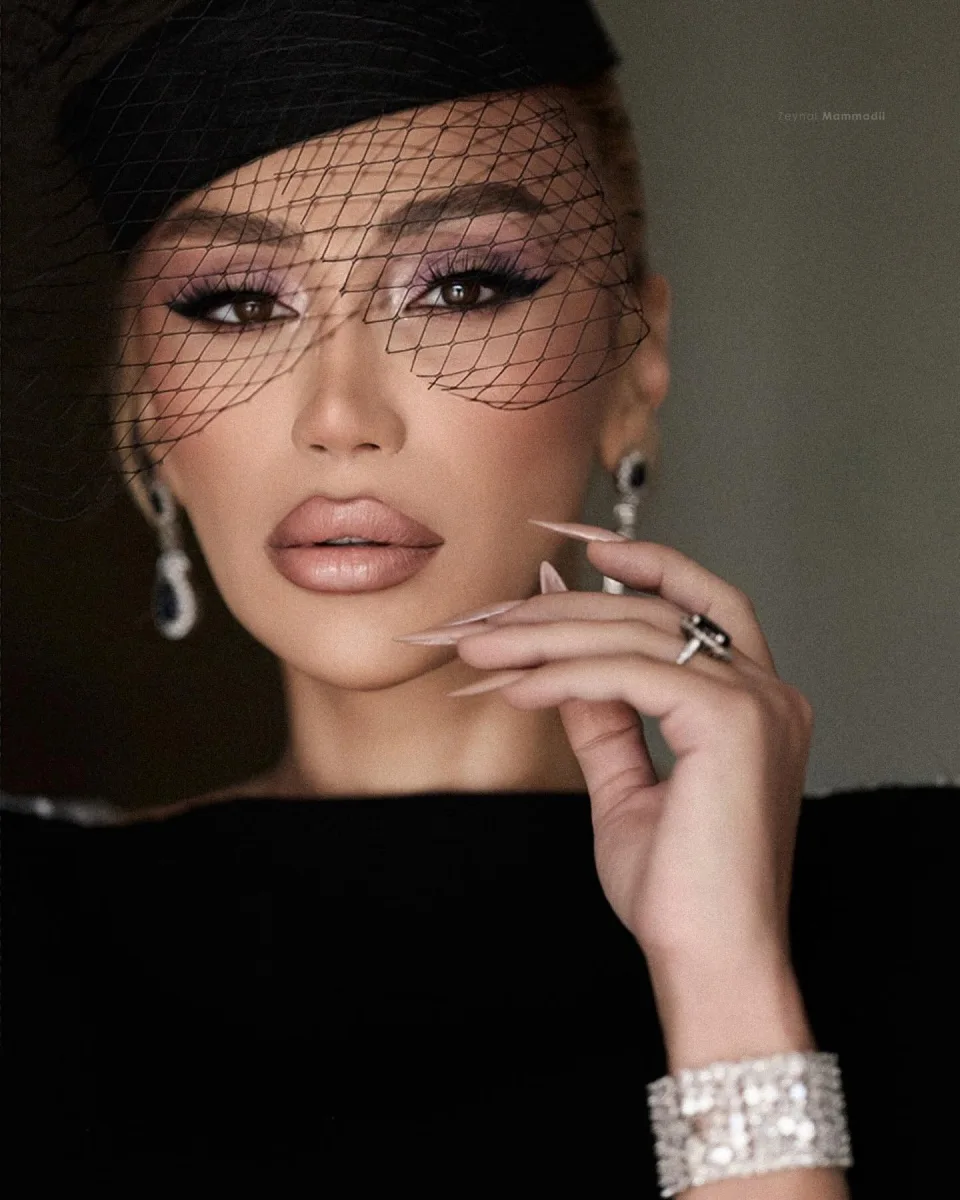 Röya Ayxandan klassik fotolar...