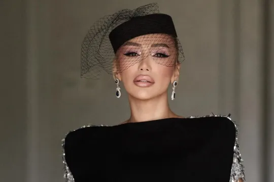 Röya Ayxandan klassik fotolar...