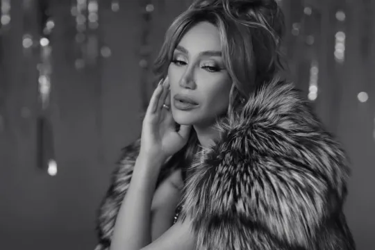 Röya Ayxandan kürklü fotolar