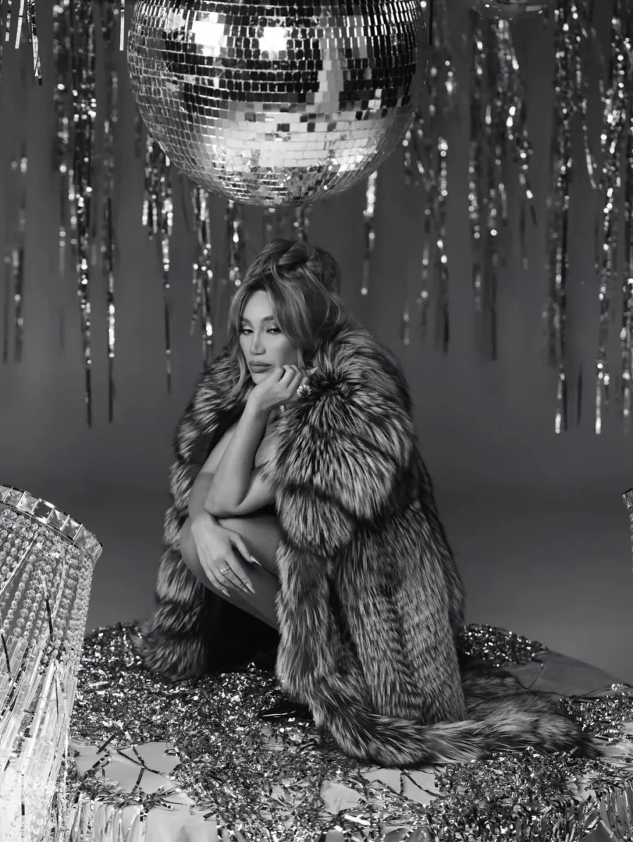 Röya Ayxandan kürklü fotolar