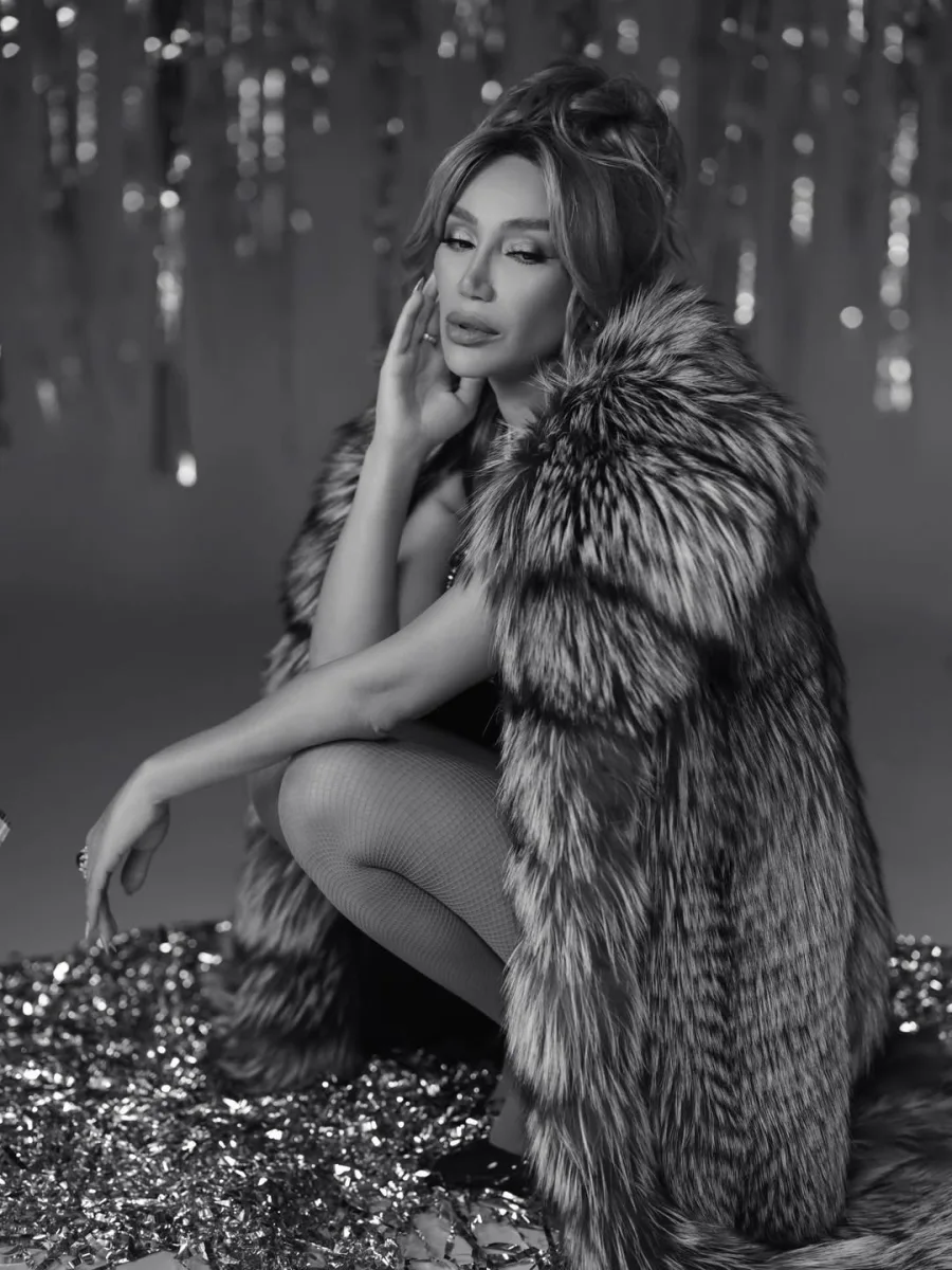 Röya Ayxandan kürklü fotolar