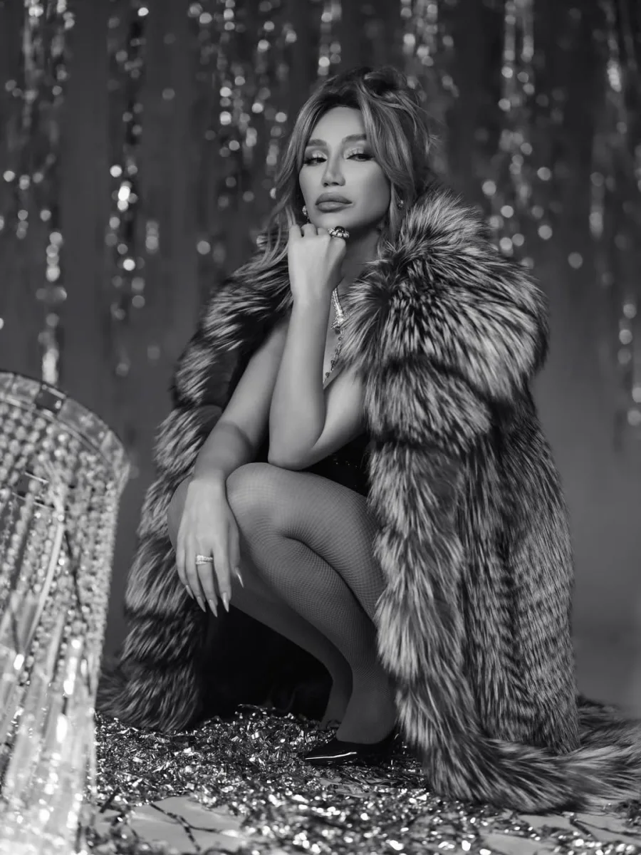 Röya Ayxandan kürklü fotolar