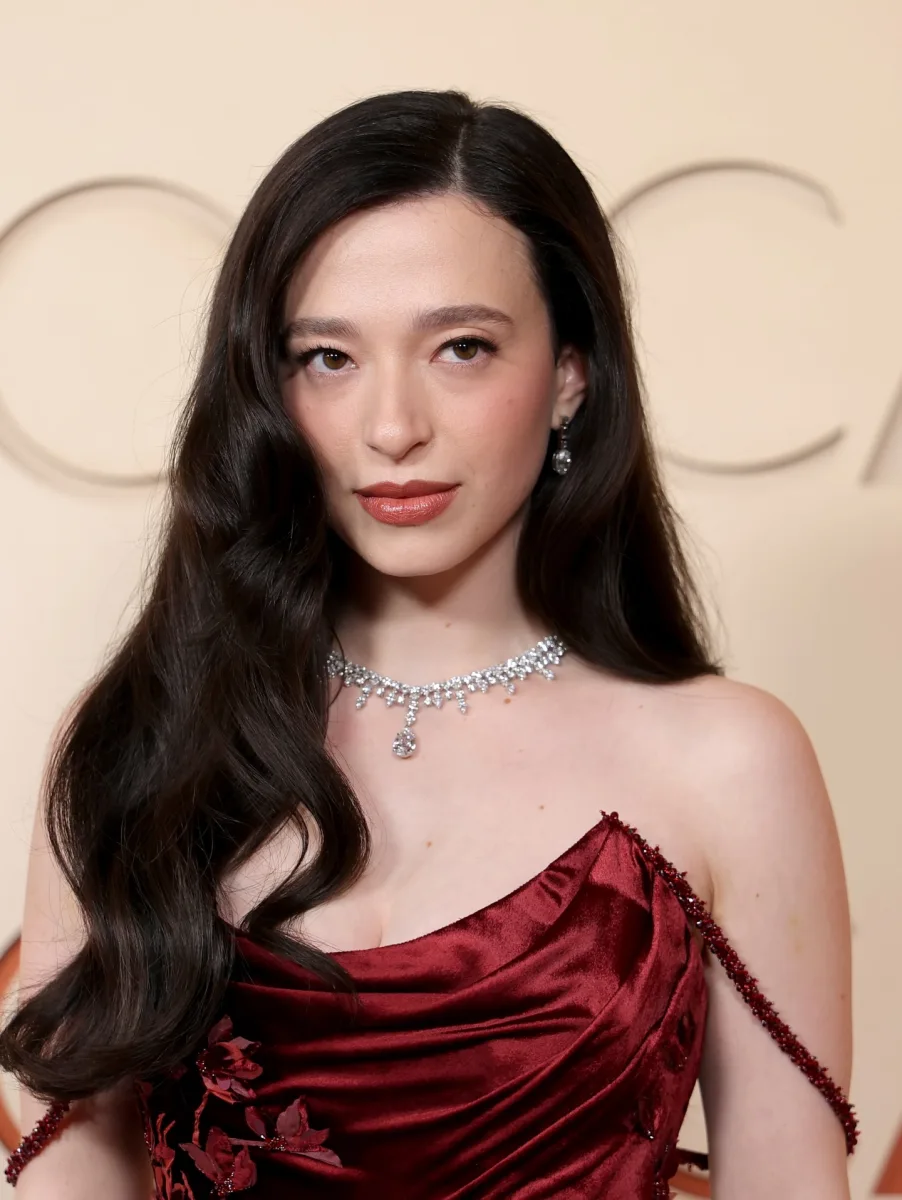 Oskarlıq qırmızı xalı geyimləri...