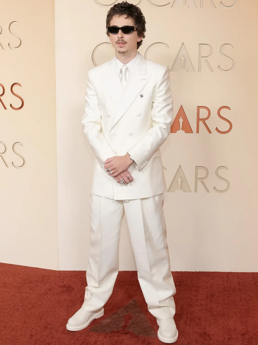 Oskarlıq qırmızı xalı geyimləri...