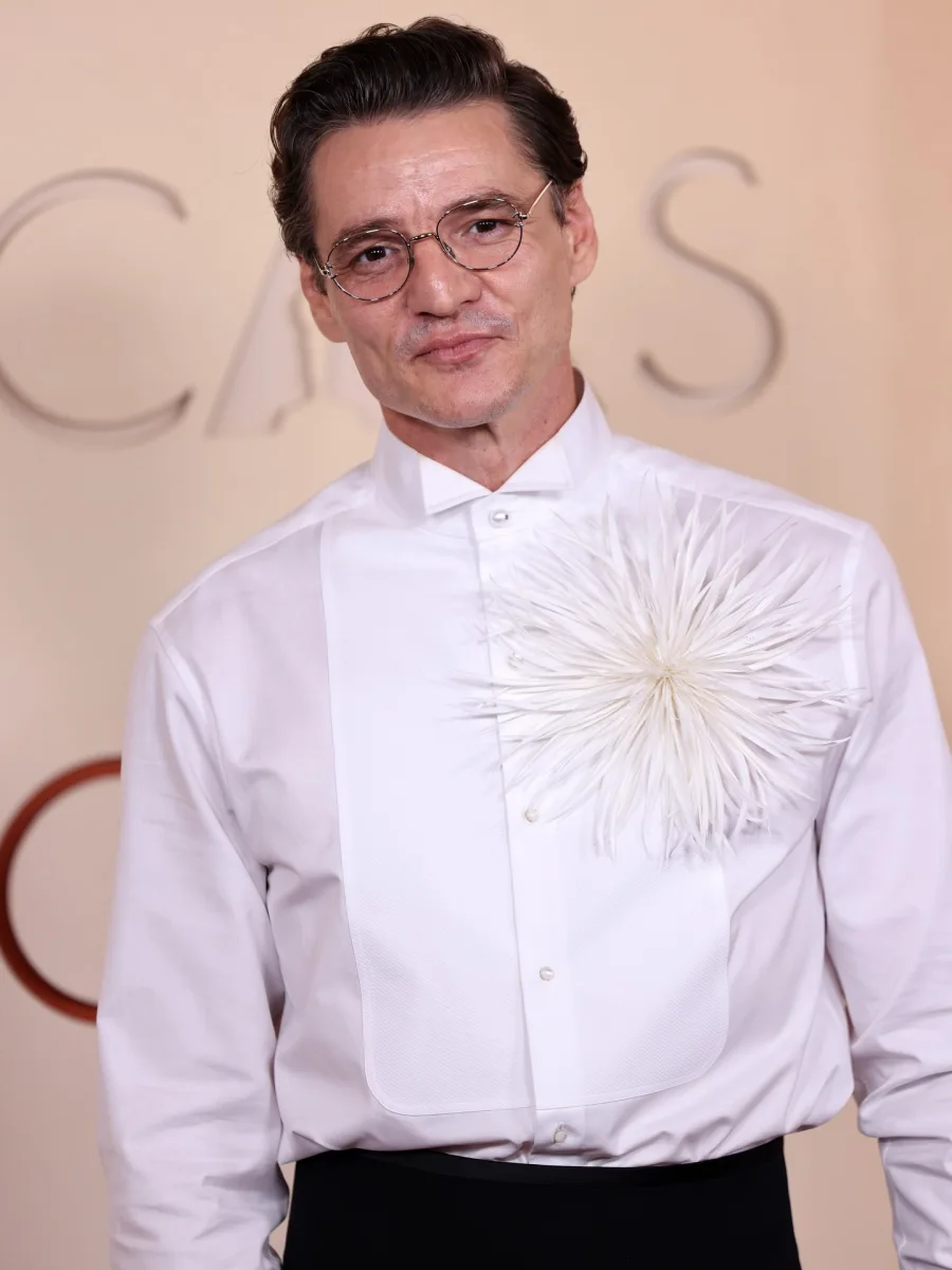 Oskarlıq qırmızı xalı geyimləri...