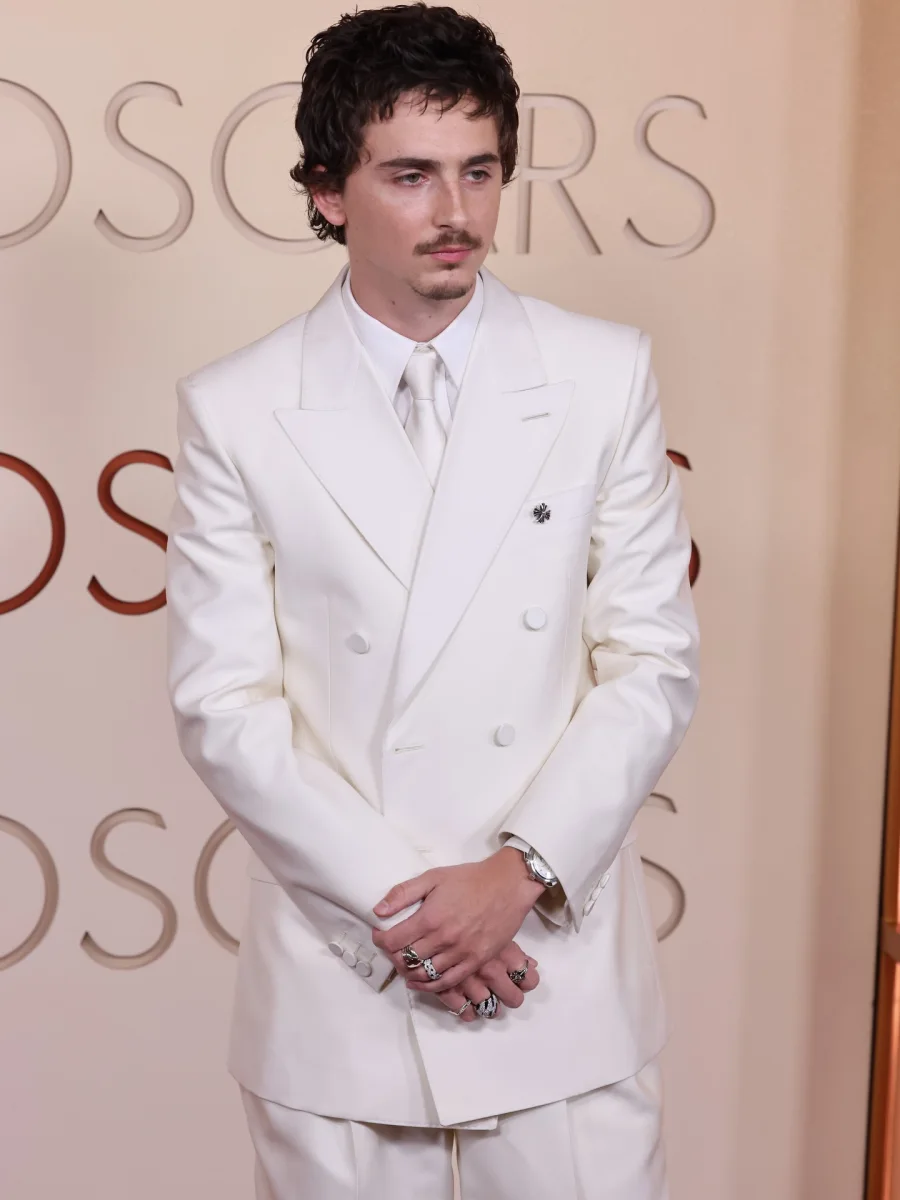 Oskarlıq qırmızı xalı geyimləri...