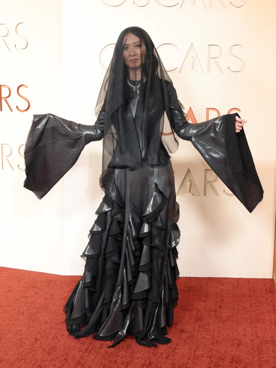 Oskarlıq qırmızı xalı geyimləri...