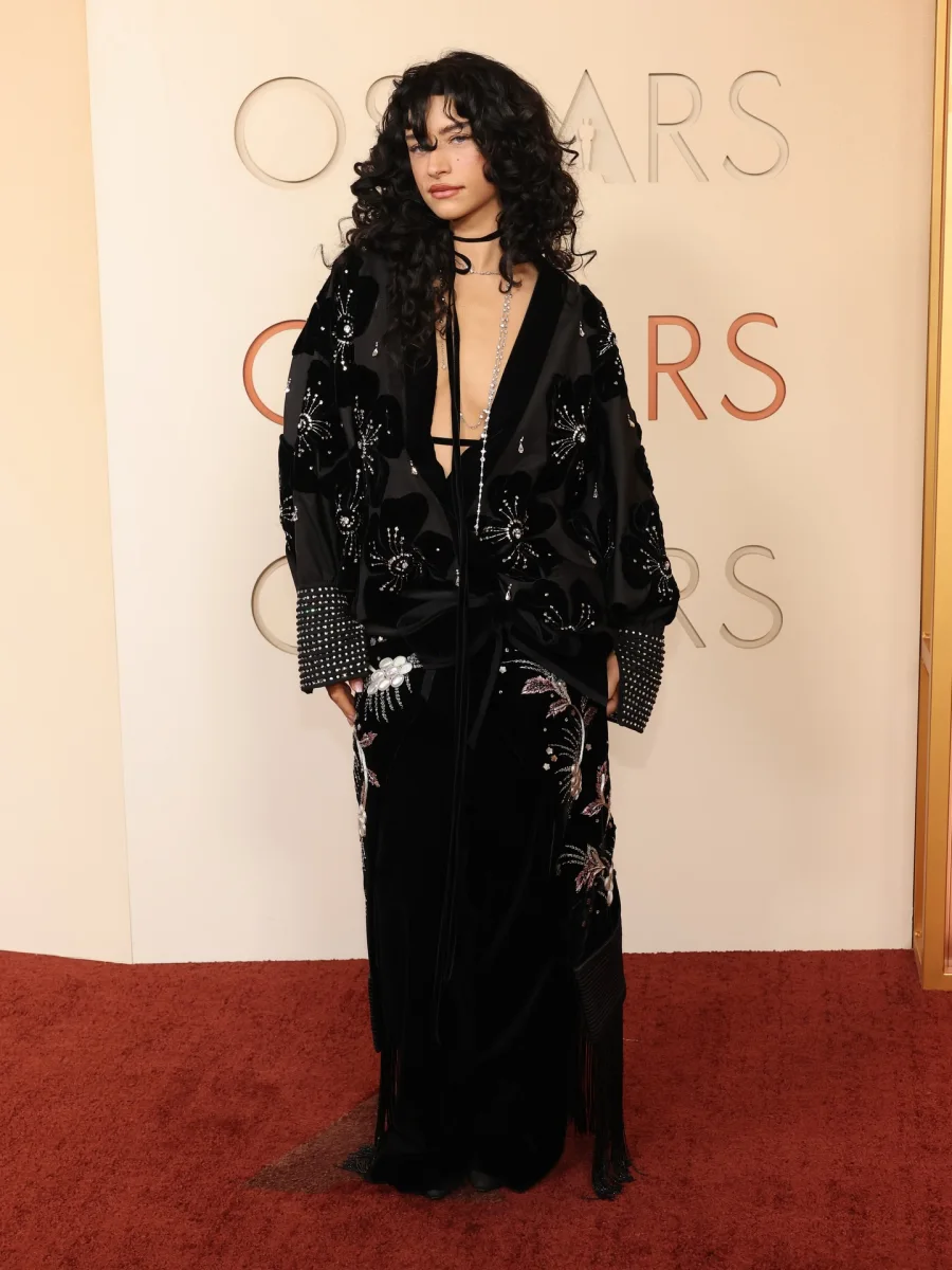 Oskarlıq qırmızı xalı geyimləri...