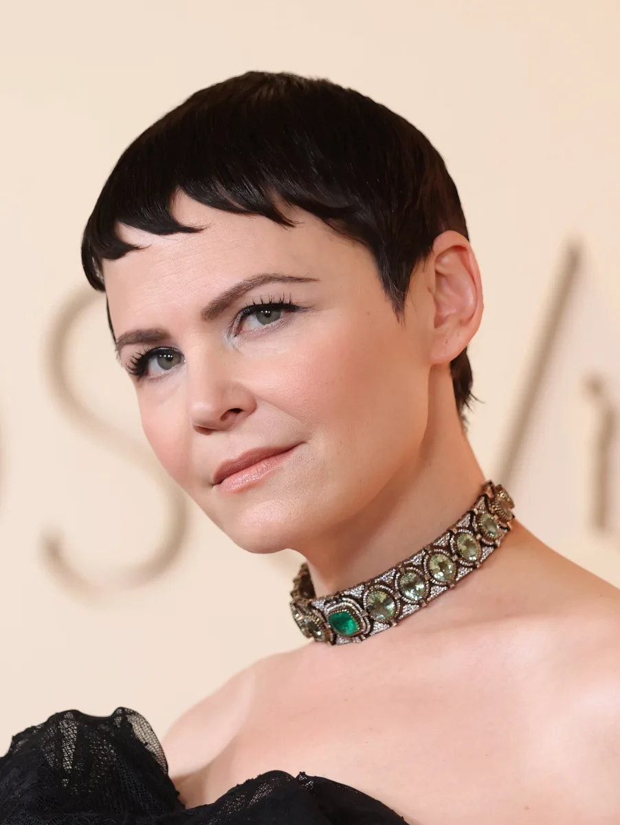 Oskarlıq qırmızı xalı geyimləri...