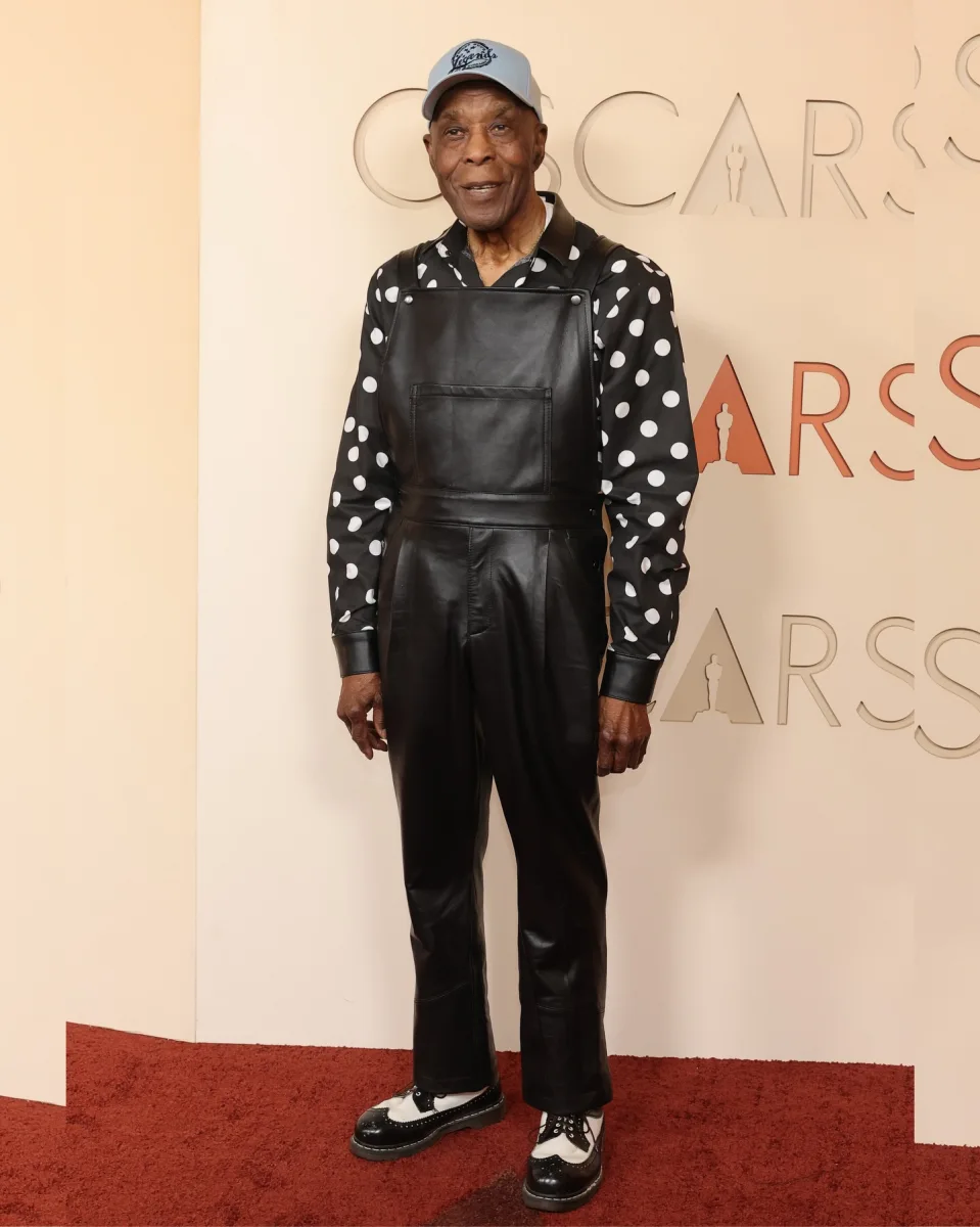 Oskarlıq qırmızı xalı geyimləri...