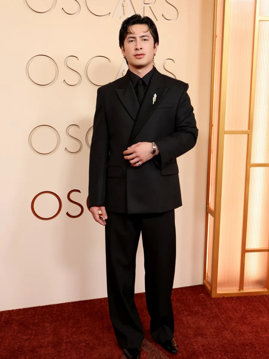 Oskarlıq qırmızı xalı geyimləri...