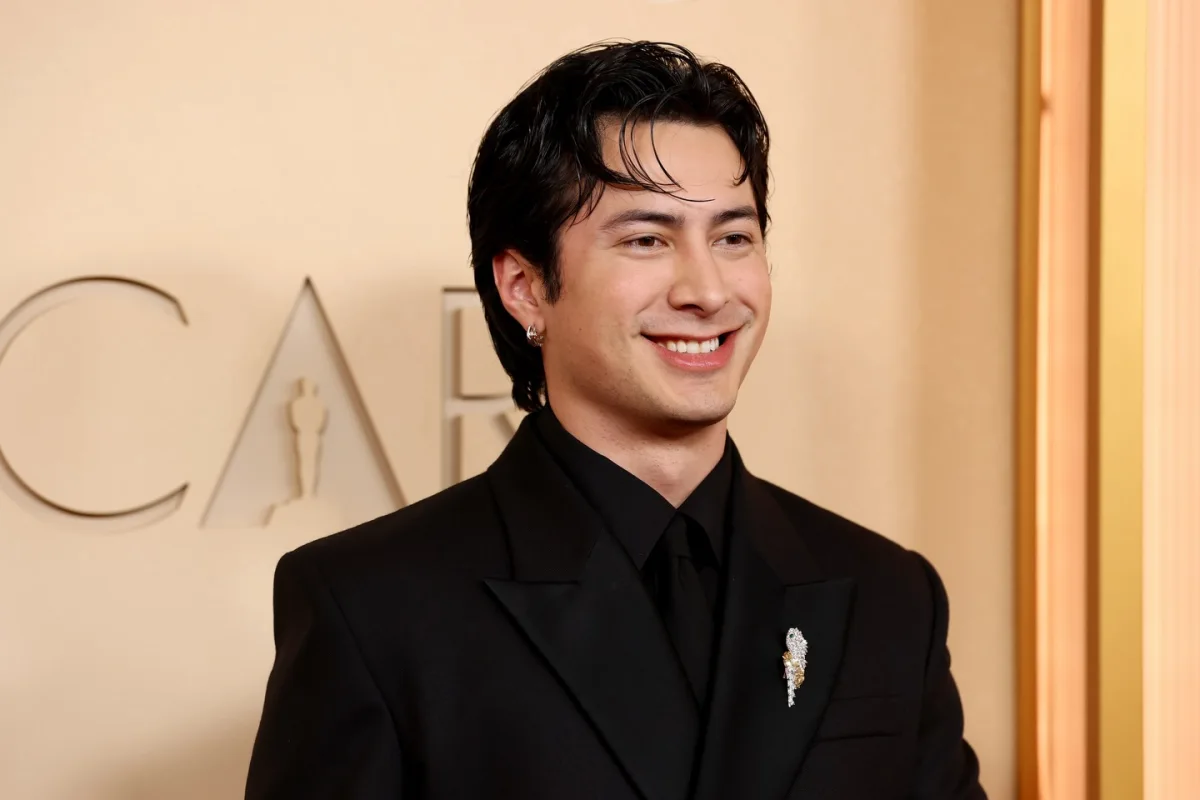 Oskarlıq qırmızı xalı geyimləri...