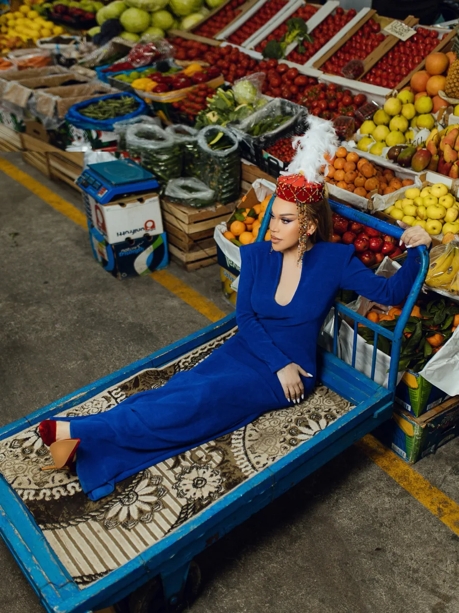 Rəqsanə bazarda fotosessiya etdirdi