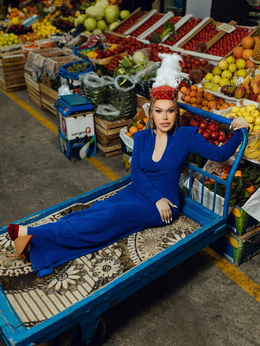 Rəqsanə bazarda fotosessiya etdirdi