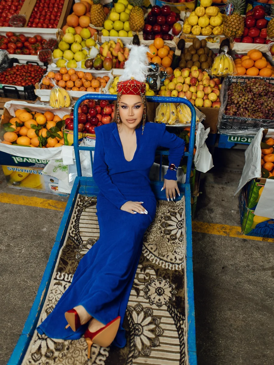 Rəqsanə bazarda fotosessiya etdirdi