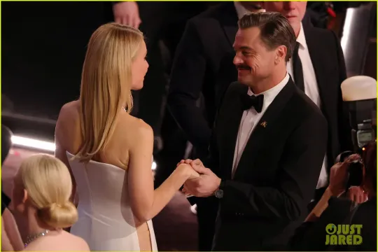 30 ildən sonra görüşdülər