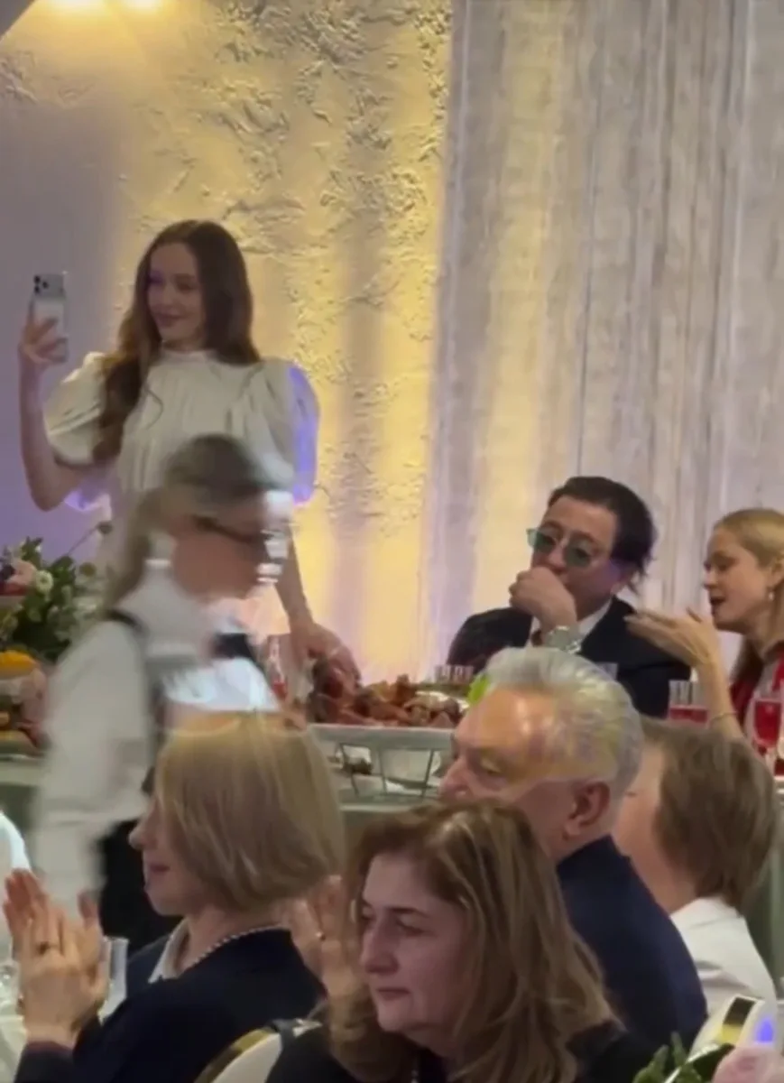 19 yaşlı sevgilisindən ayrılıb eks-arvadı ilə barışdı