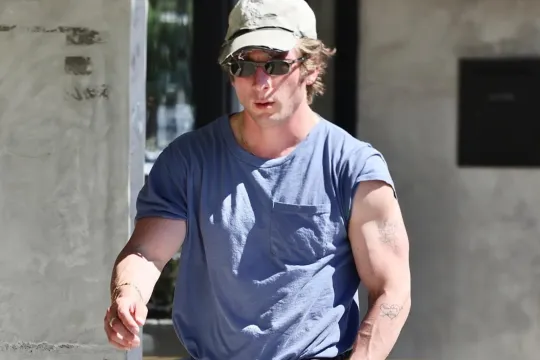 Ceremi əzələlərini nümayiş etdirdi