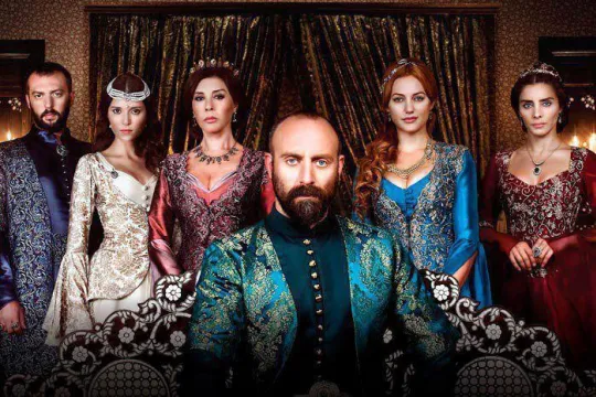 12 il əvvəl final etsə də, hər ay 800 min qazandırır