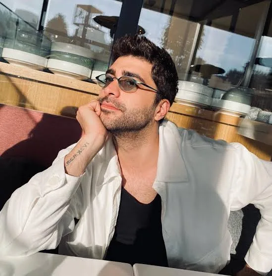 Doğukan onunla sevgilidir!