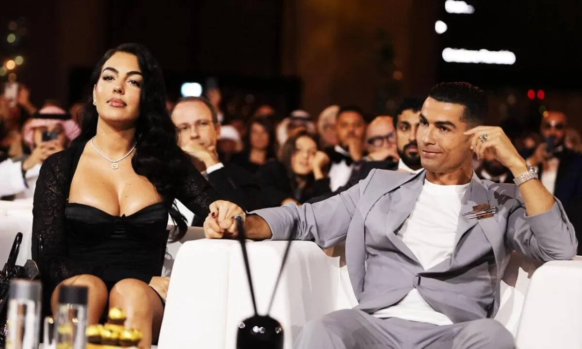 Ronaldonun evlilik müqaviləsində sosial medianı iki yerə bölən maddə!