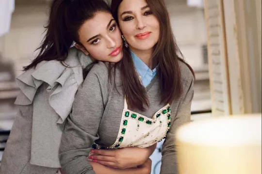 Monika Belluçi kiçik qızı ilə…