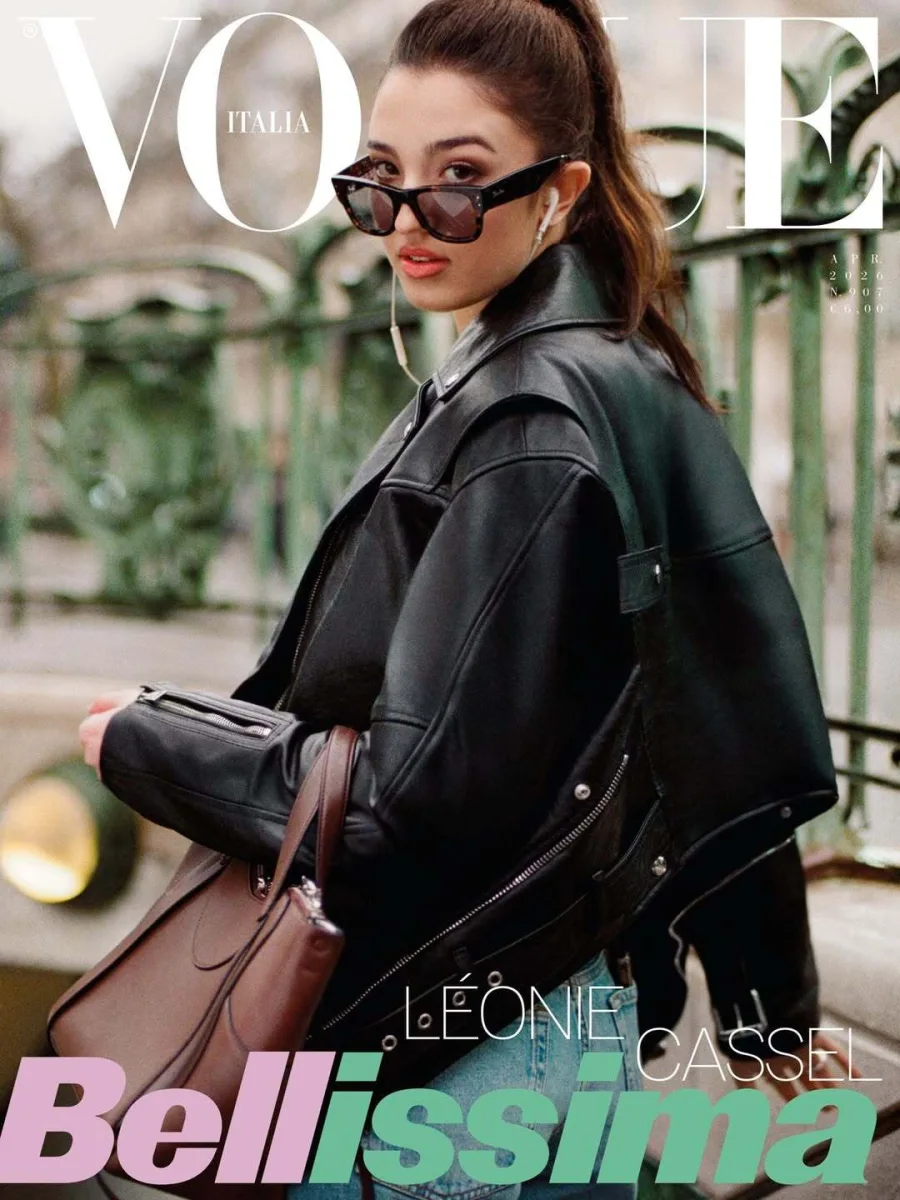 Monika Belluçi kiçik qızı ilə…