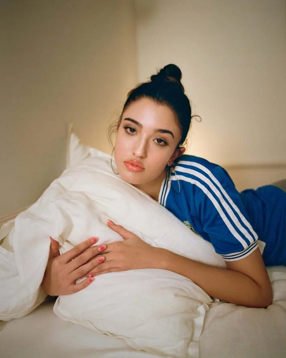 Monika Belluçi kiçik qızı ilə…