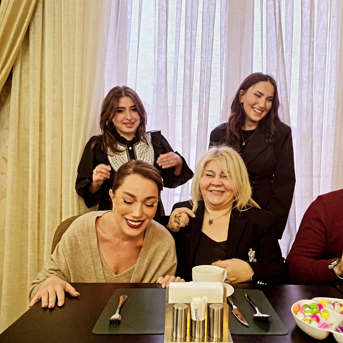 Aygün Səmədzadənin keyfi kökdür