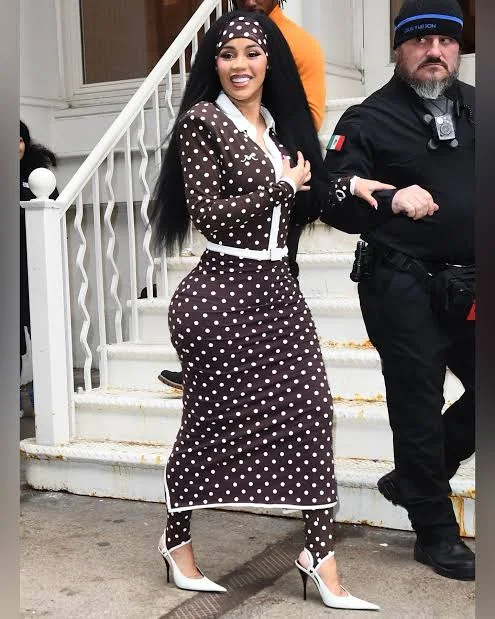 Kardi Bi-nin üzündəki dəyişiklik diqqət çəkdi