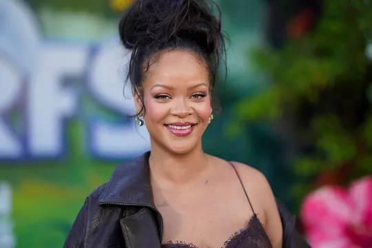 Rihanna evinə hücum olunduğu gecədən danışdı