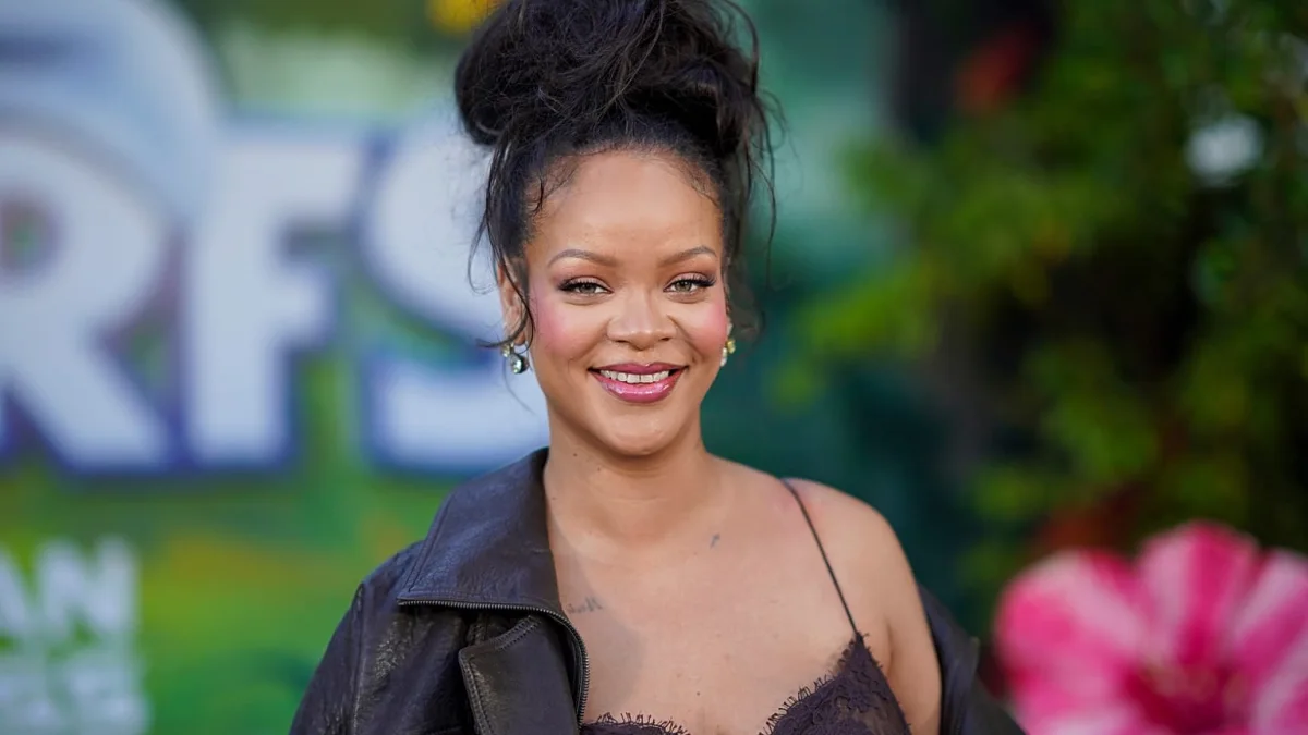 Rihanna evinə hücum olunduğu gecədən danışdı