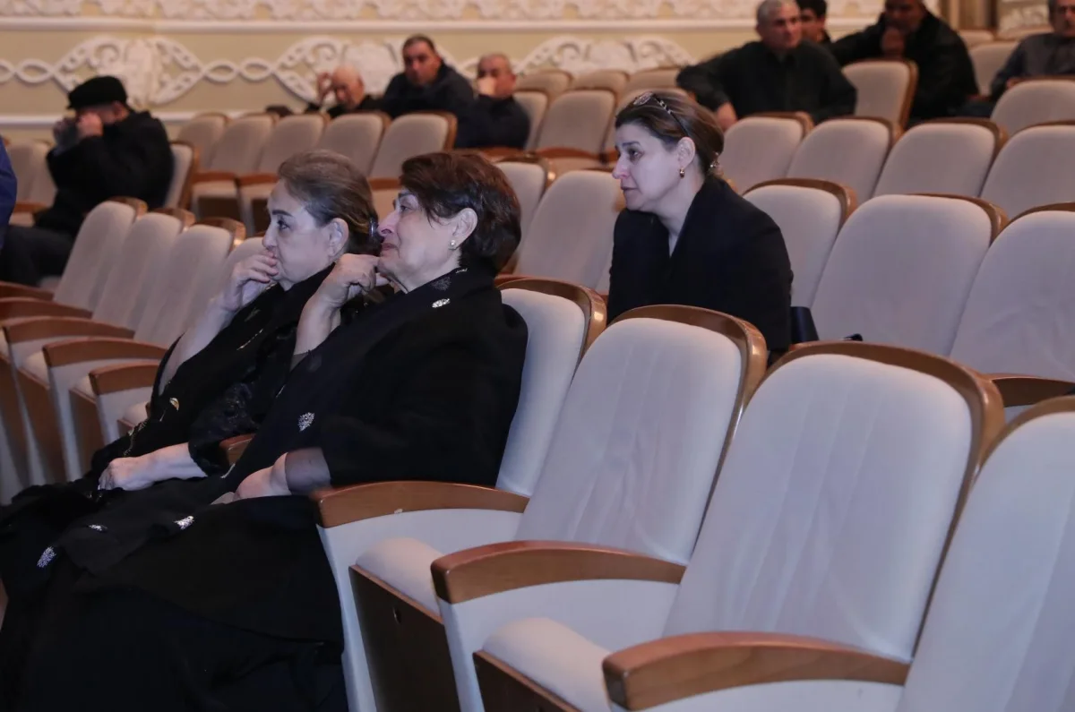 Həyat yoldaşı Rasim Balayevə vida mərasimində - VİDEO