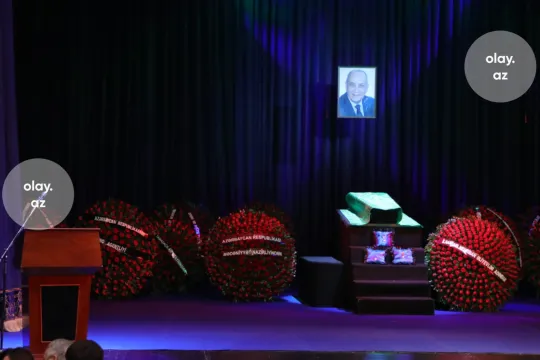 Prezident və xanımı vida mərasiminə əklil göndərdi