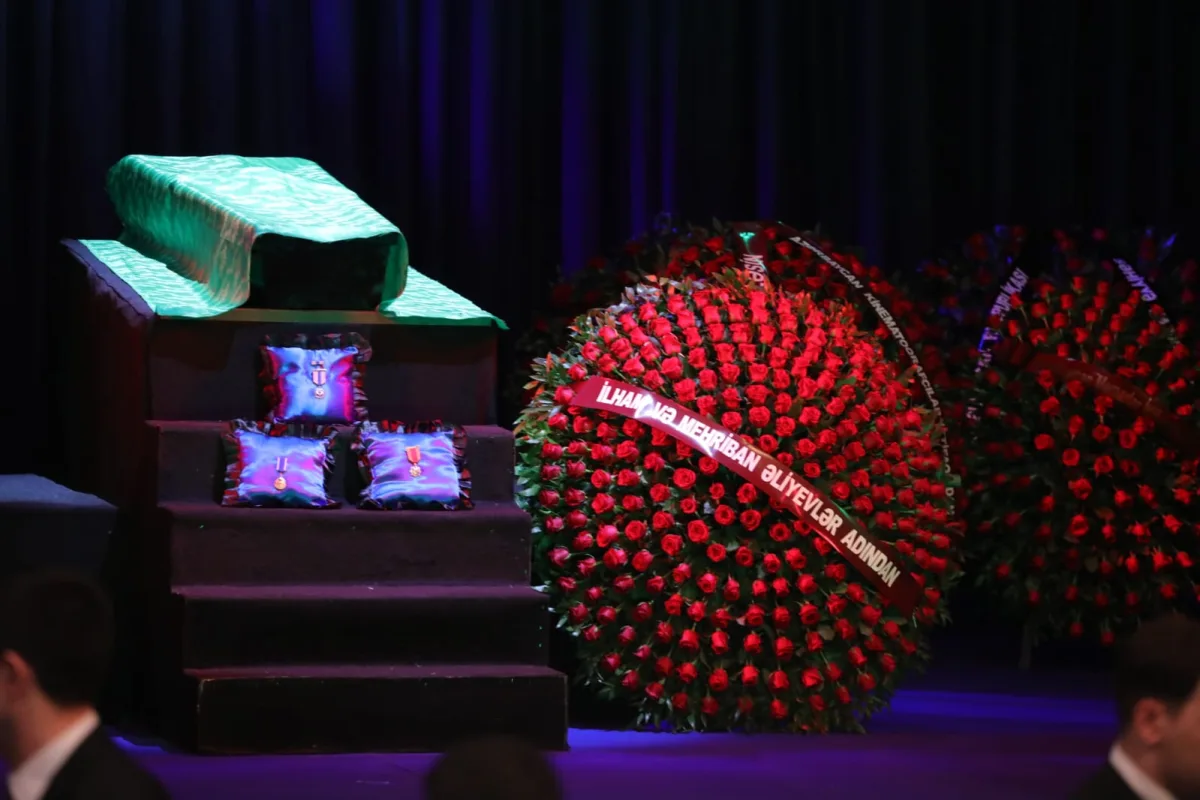 Prezident və xanımı vida mərasiminə əklil göndərdi