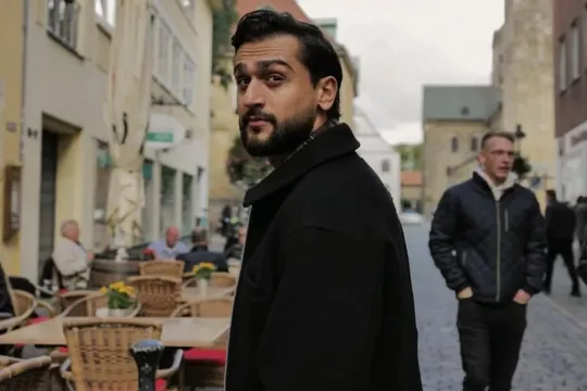 Coni konsertlərini təxirə saldı