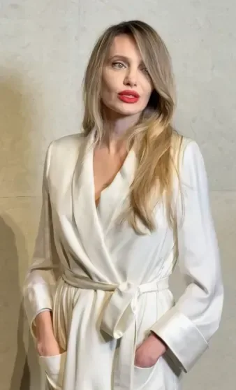 Bu görüntüdəki Ancelina Coli deyildi?