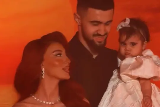 Toral qızına ad günü edir