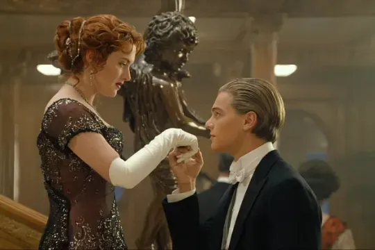 İspaniyada əlin öpülməsi seksual zorakılıq sayılacaq